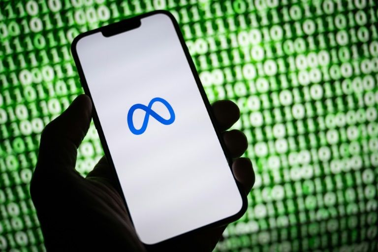 Pressão regulatória faz redes sociais limitarem mais conteúdos para adolescentes