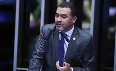 Alvo de investigação, governador do Tocantins é afastado do cargo