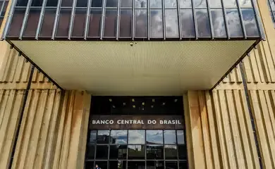 Juros médios cobrados pelos bancos chegam a 42,3% ao ano em janeiro