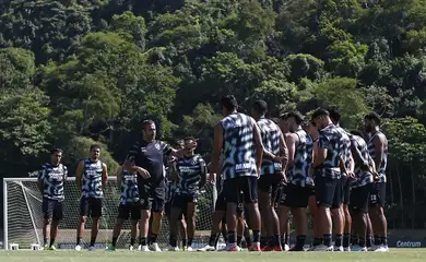 Botafogo recebe Atlético-GO no Nilton Santos pelo Brasileiro