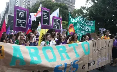 Na Paulista, marcha pede legalização do aborto e igualdade de gênero