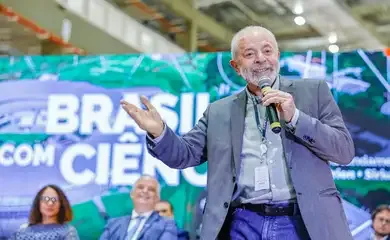 Lula critica governos anteriores por obras paralisadas