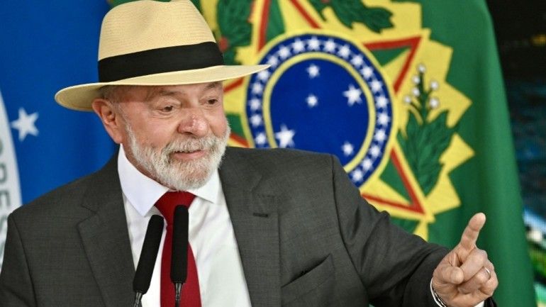 Lula faz doação para vaquinha do Corinthians e diz que governo ‘não vai taxar Pix’
