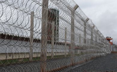 STF dá seis meses para União elaborar plano contra crise carcerária