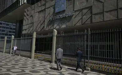 Petrobras leva ao Cade proposta para abandonar venda de refinarias