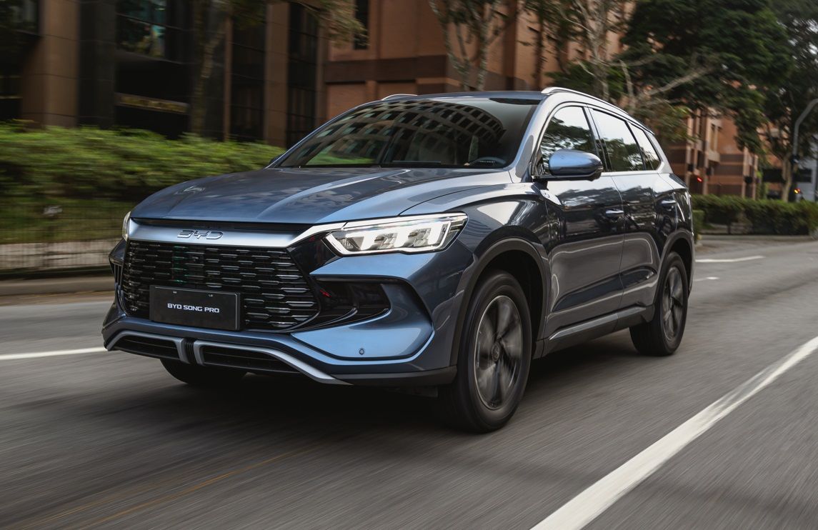 BYD vai focar em híbridos para 2025 e promete 1º carro produzido no Brasil até março