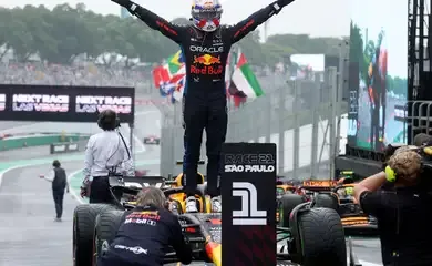 Fórmula 1: Em corrida épica, Verstappen vence em SP e fica perto do título
