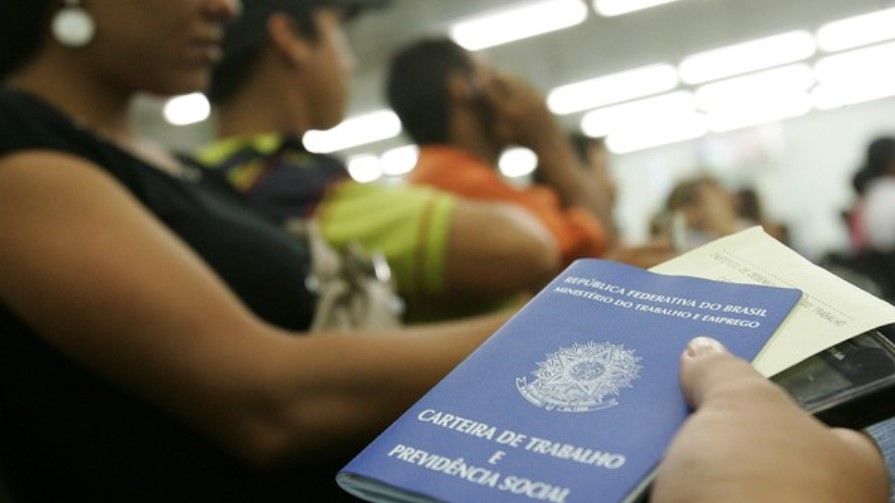 Desemprego cai para 6,6% no país, menor taxa da história para agosto
