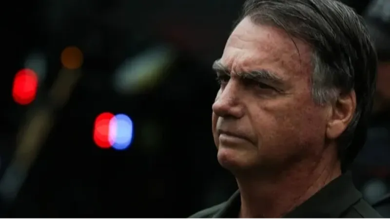 Bolsonaro segue internado em hospital após cirurgia no ombro