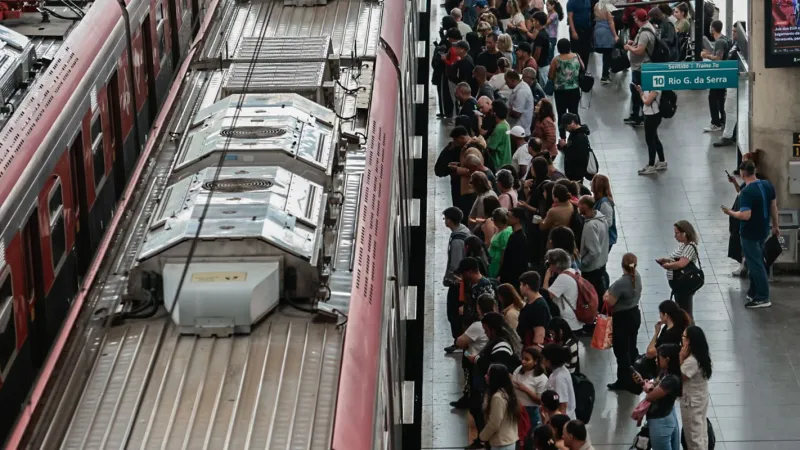 SP: greve na CPTM paralisa parcialmente três linhas de trens