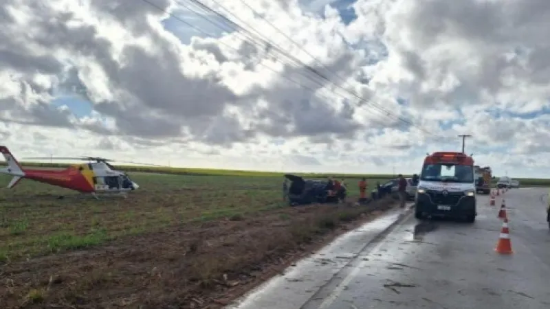 Departamento Estadual de Aviação presta apoio aeromédico em acidente com presos às ferragens, em Roteiro