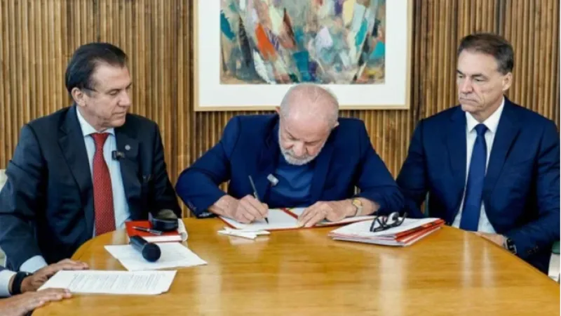 Lula assina decreto que muda regras dos vales-alimentação e refeição