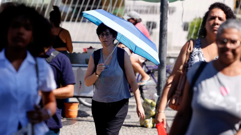 Salário mínimo deverá subir para R$ 1.741 em 2027