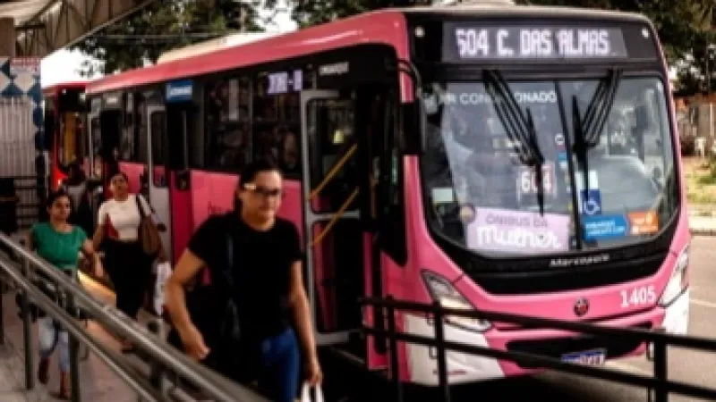 Ônibus da Mulher registra mais de 8 mil embarques na primeira semana de operação