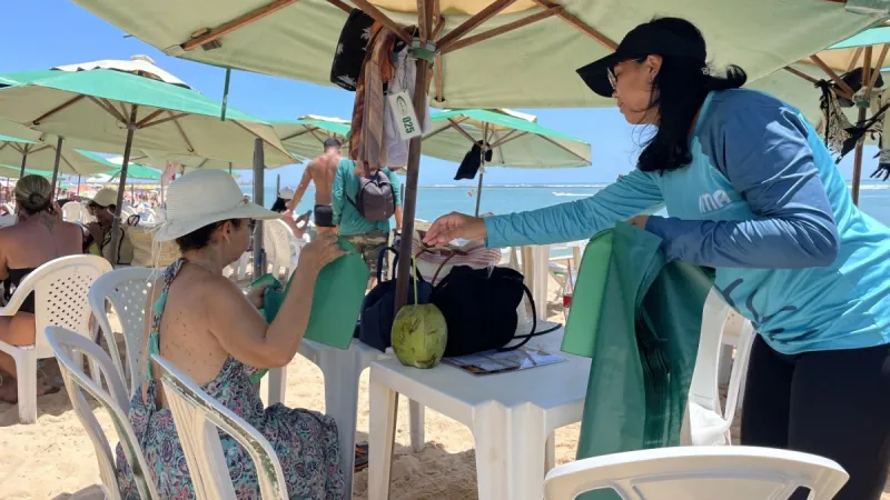 Projeto Nossa Praia promove ação de conscientização ambiental na Praia do Gunga