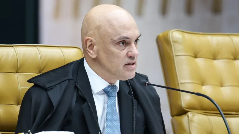 Moraes dá 10 dias para PF ouvir Flávio em caso de calúnia contra Lula
