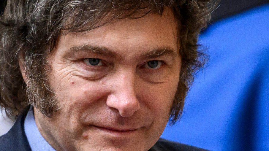 Milei negocia com Trump fim do visto americano para argentinos