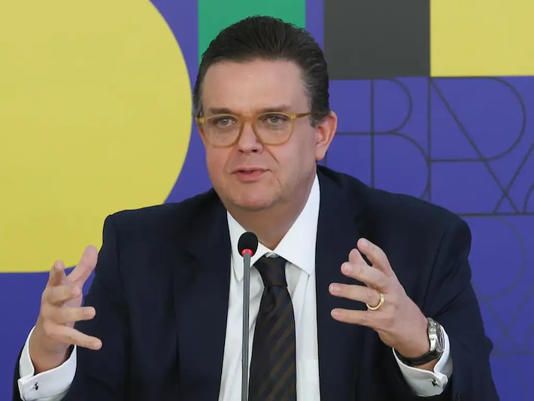 Fraude no INSS: aposentados poderão consultar descontos em agências dos Correios, diz ministro