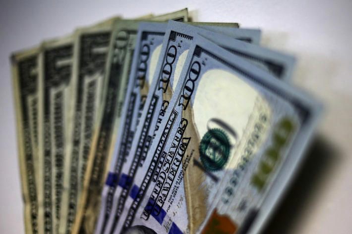 Dólar sobe para R$ 6,17 após aumento das expectativas para inflação e juros do boletim Focus
