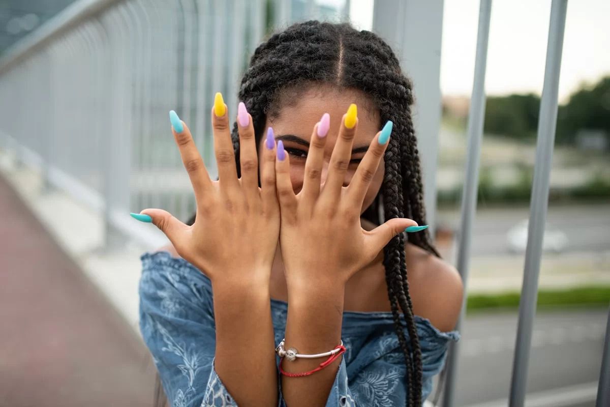 Alongamento de unhas: saiba por que é perigoso adiar a manutenção