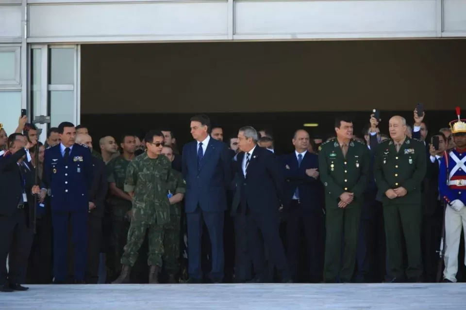 PL irritado pelo excesso de pedido de Bolsonaro para empregar militares