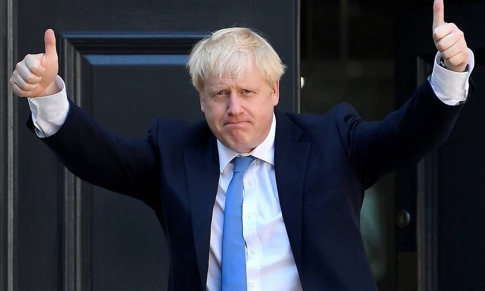 Boris Johnson pede desculpas às vítimas da covid-19