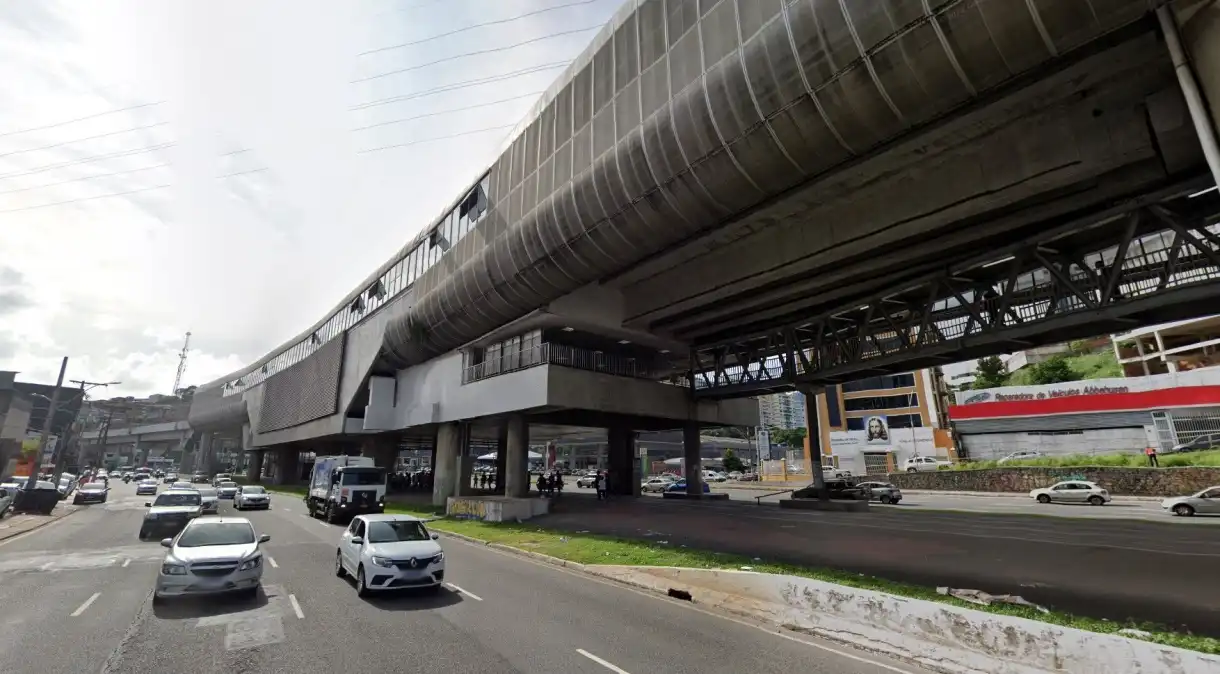 Homem é preso após assediar mulher em estação de metrô em Salvador (BA)