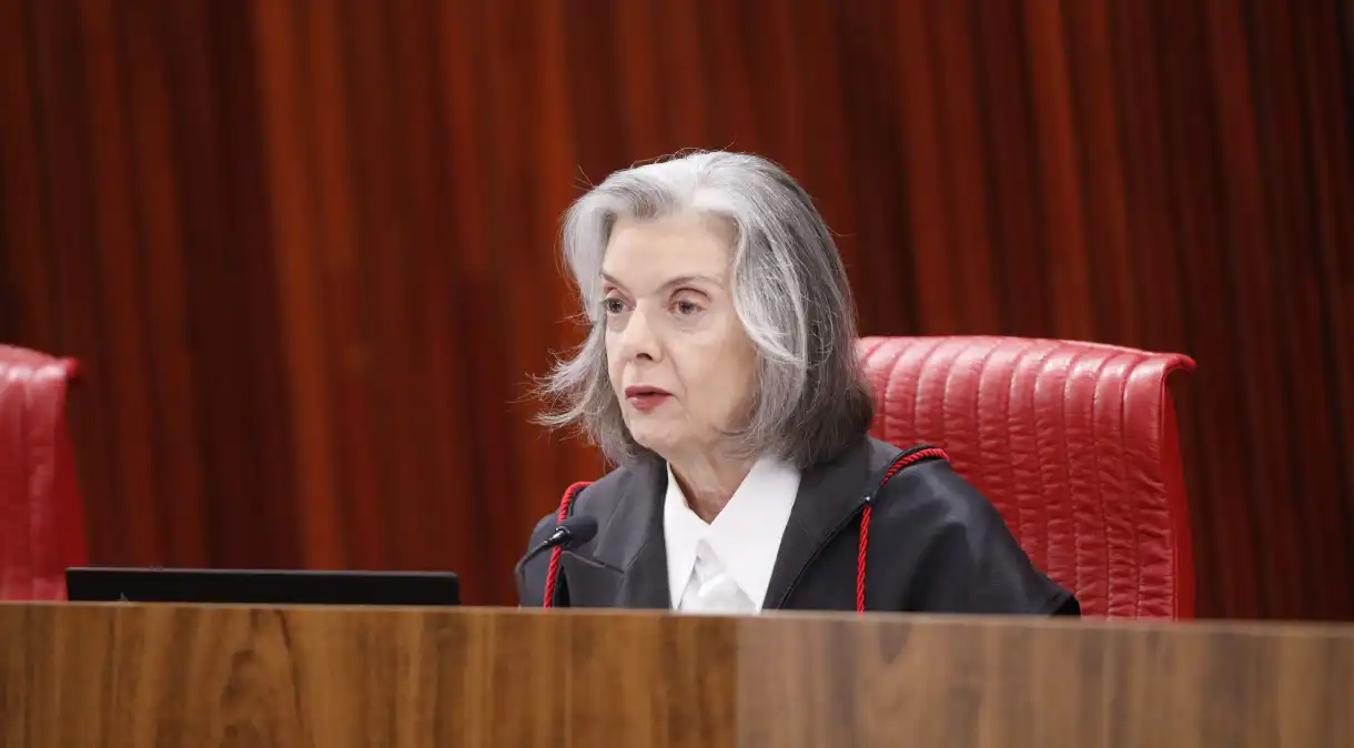 “Sempre que uma mulher avança, todas avançam com ela”, diz Cármen Lúcia à CNN sobre candidatura de Kamala