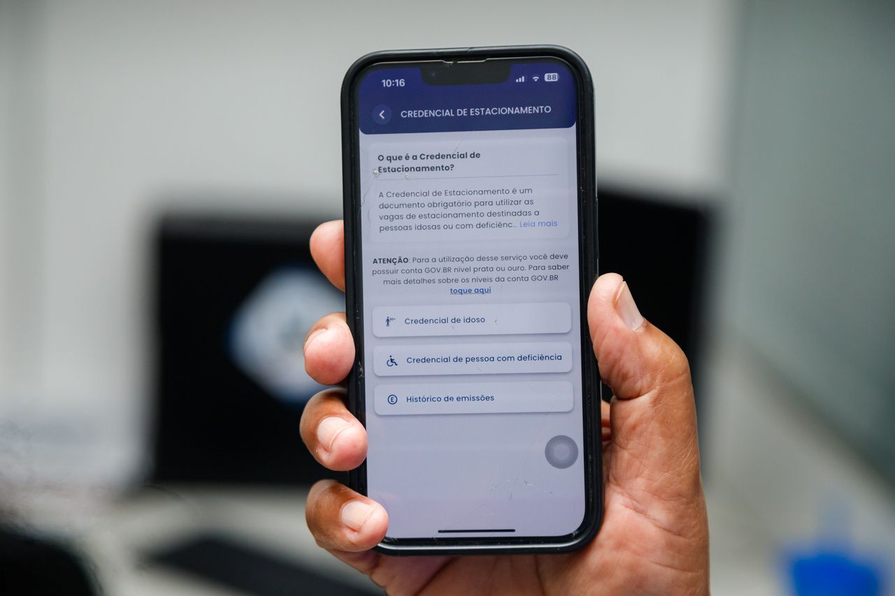 Idosos e pessoas com deficiência podem emitir credencial de estacionamento de forma digital em Alagoas