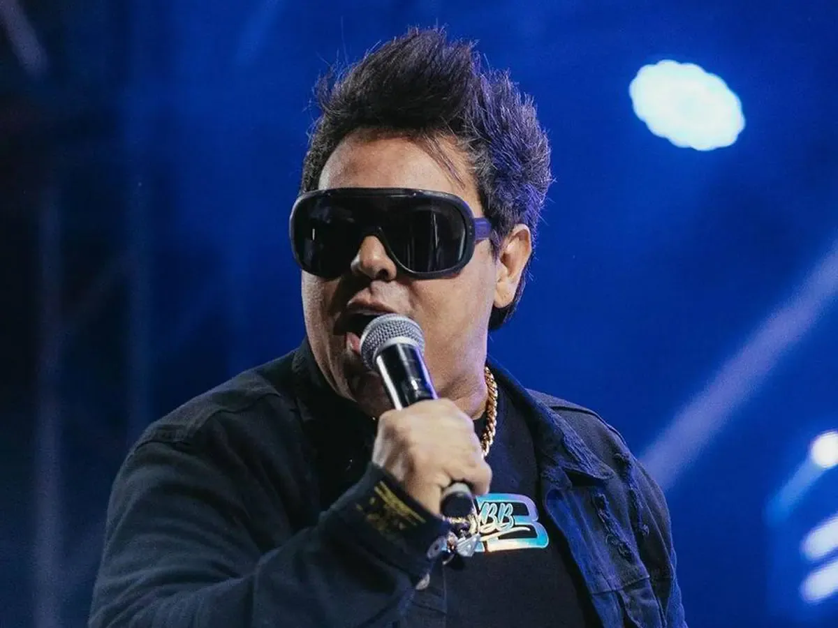 Cantor da banda Calcinha Preta atualiza estado de saúde após sofrer acidente em academia