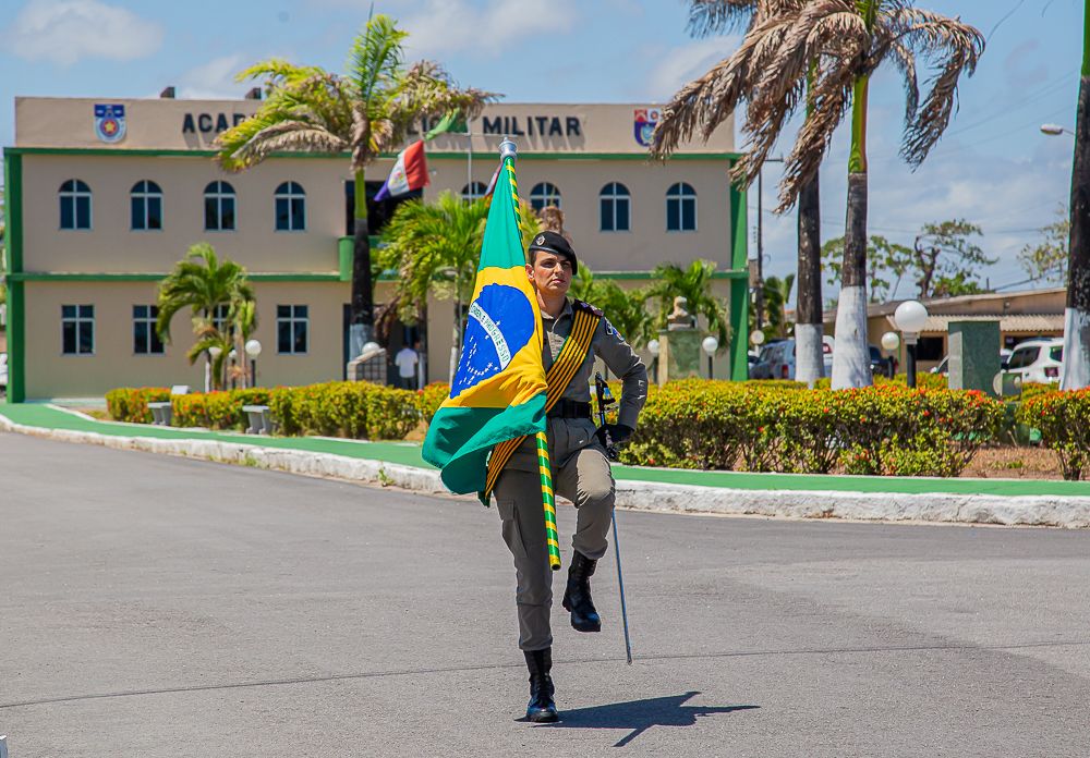 Polícia Militar celebra Dia da Bandeira Nacional