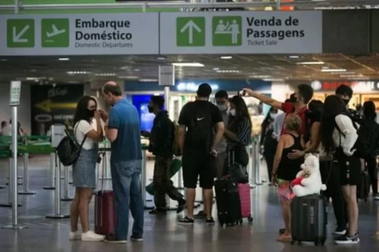 Anvisa retira obrigatoriedade de máscara em aviões e aeroportos
