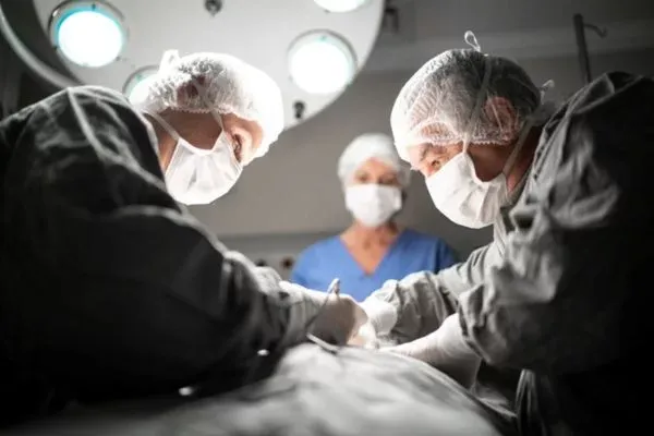 Transplante de útero: mulher doa órgão para irmã mais nova ter filhos