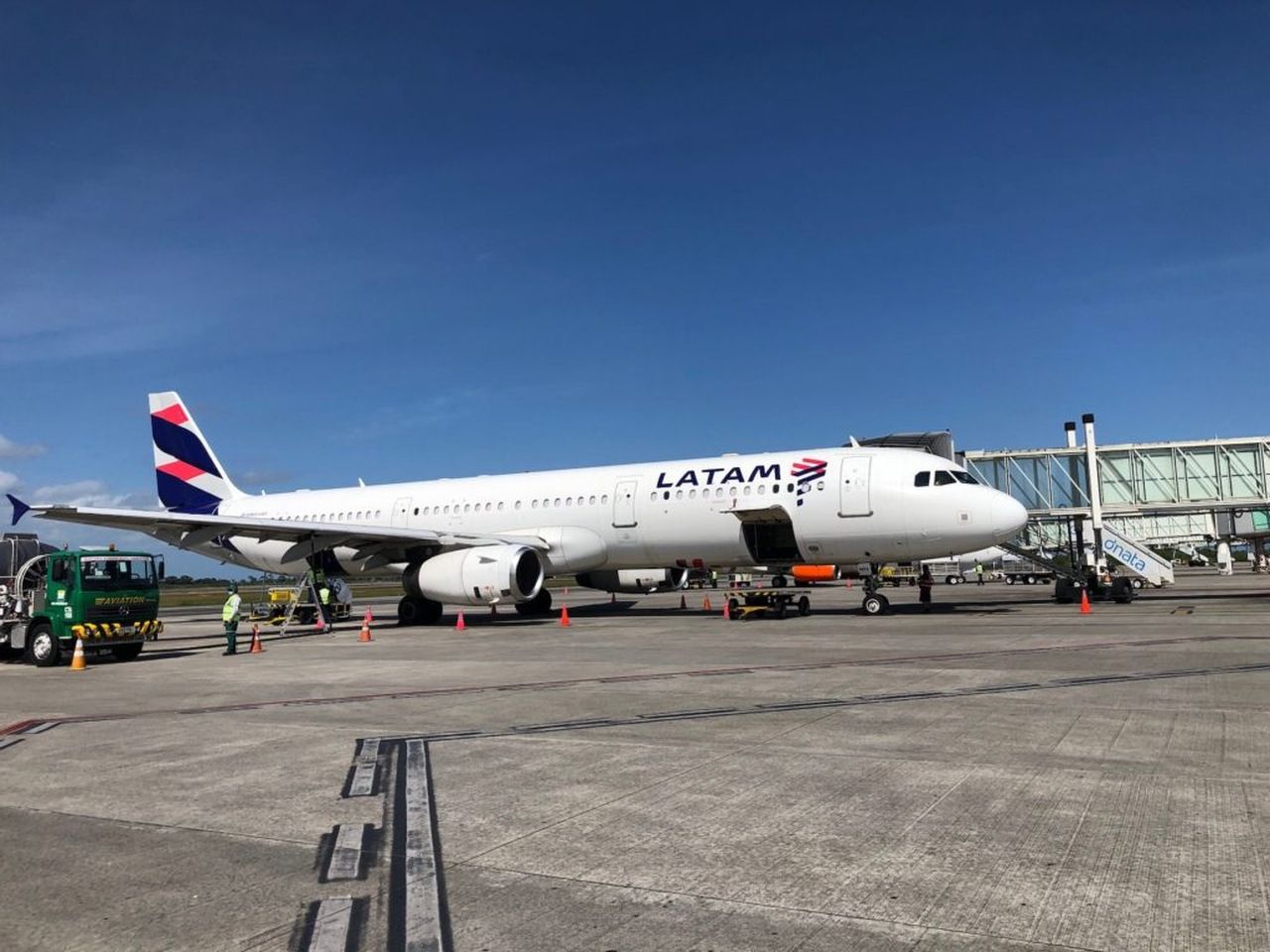 LATAM começa a oferecer antecipação e postergação de voo pelo site e aplicativo
