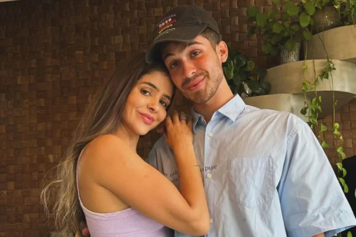 João Guilherme choca web ao postar foto com a mãe: “Parece irmã”