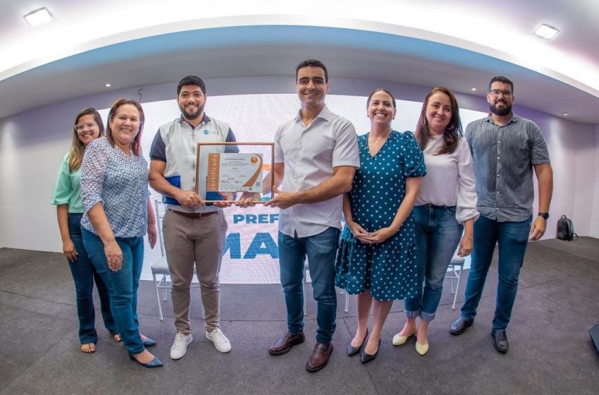 Prefeito JHC é homenageado por desempenho de UPA do Benedito Bentes