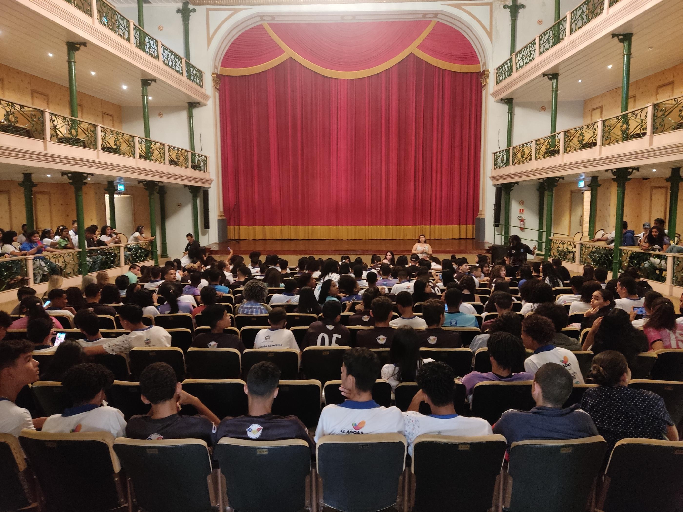 Projeto Escola levará estudantes e professores para espetáculos dos 112 anos do Teatro Deodoro