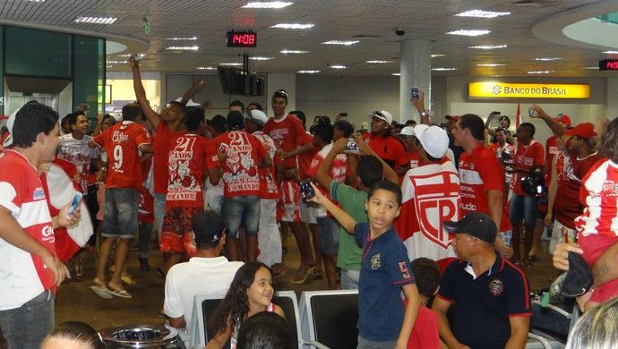 CRB é recebido com festa da torcida após classificação para a final da Copa do Nordeste