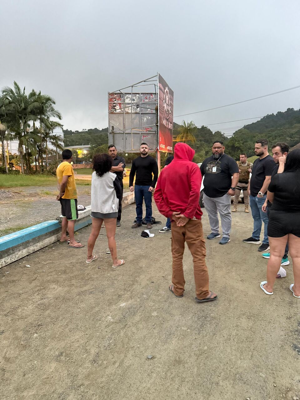 Thiago Prado conhece modelo de atendimento a moradores de rua com dependência química, em Blumenau