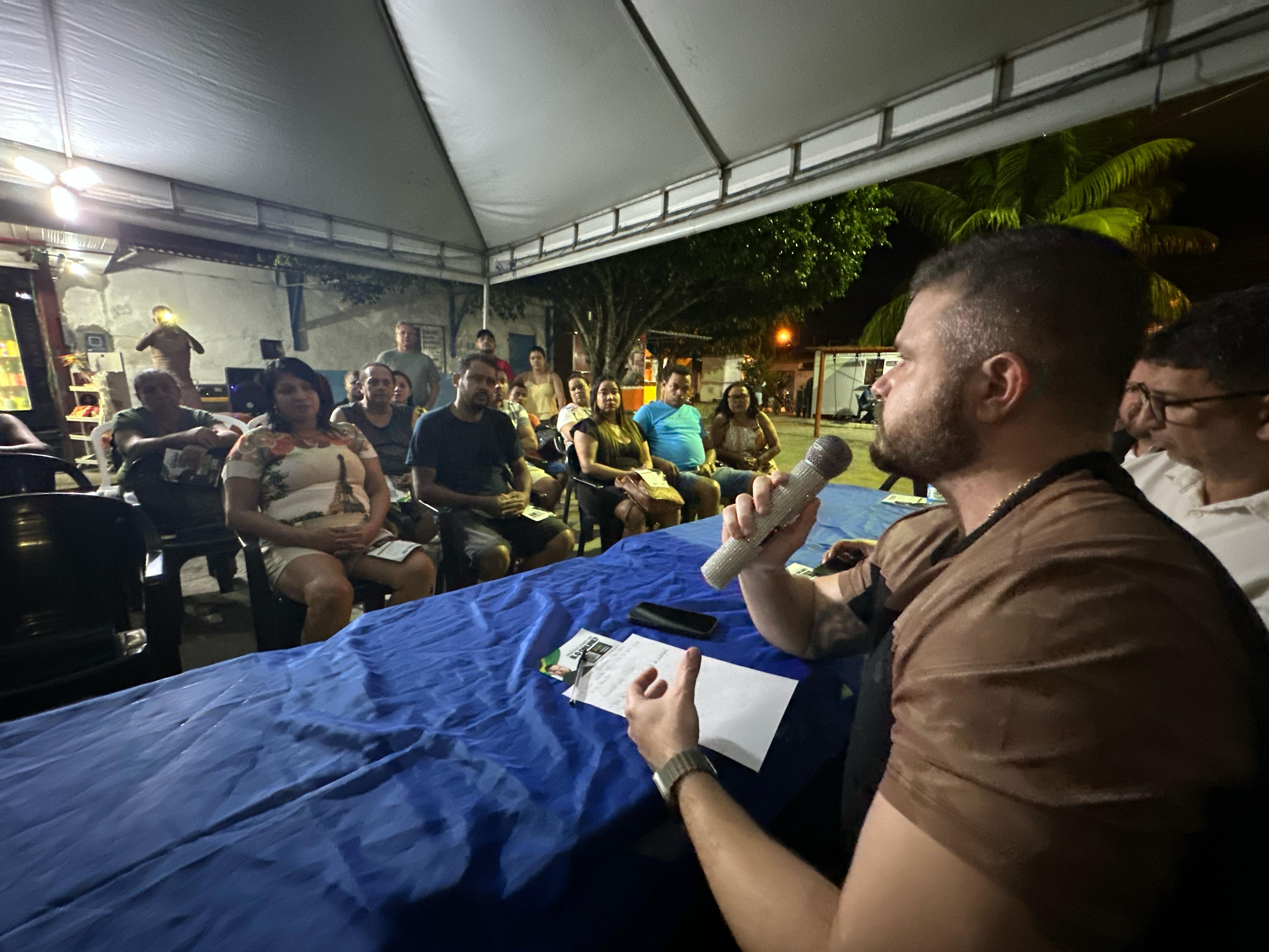 Thiago Prado se reúne com moradores do Graciliano Ramos para tratar de demandas de segurança pública