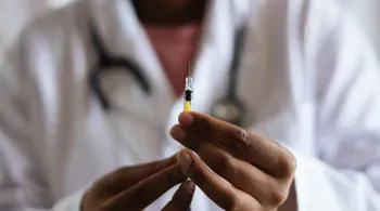 Covid-19: vacinas devem evoluir para enfrentar novas variantes, diz estudo
