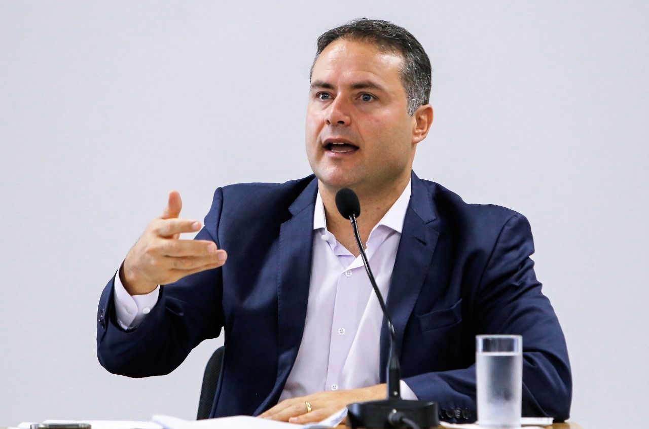 Renan Filho lidera disputa ao Senado com 56,8%