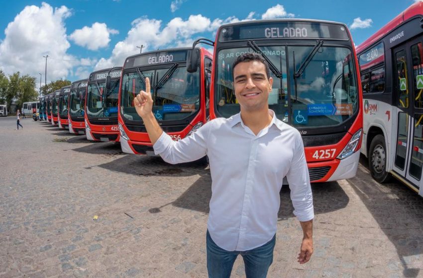 JHC entrega 12 novos ônibus com ar-condicionado