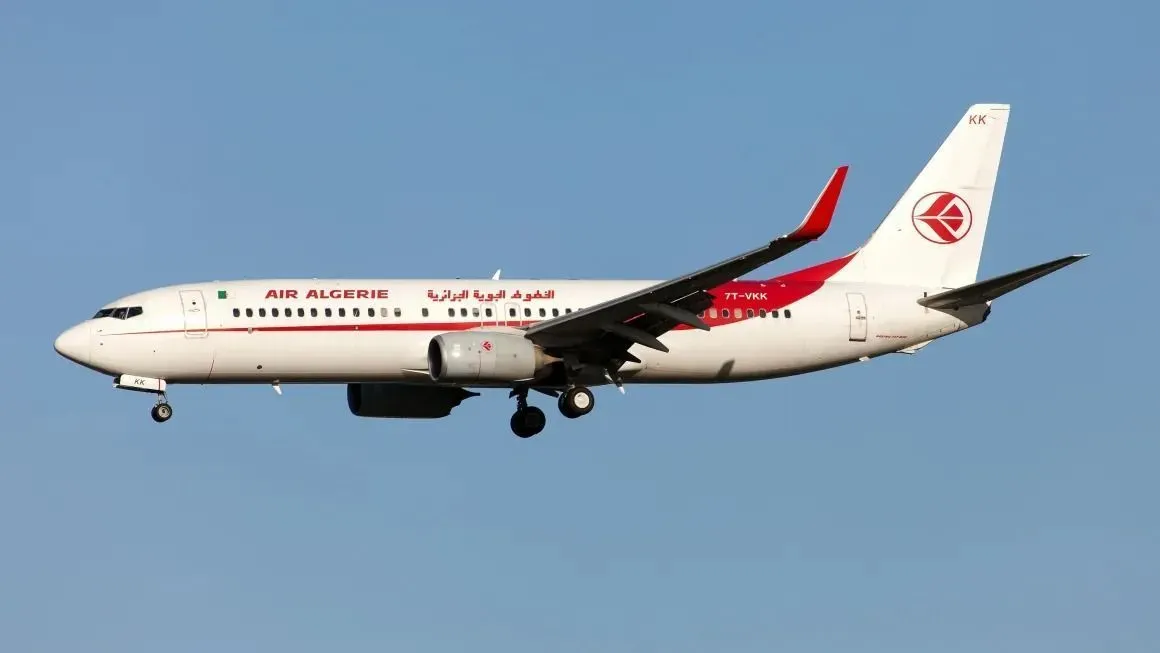 Passageiro clandestino é encontrado em estado crítico em trem de pouso de avião