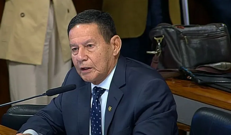 "Não aceito que Trump venha meter o bedelho", diz Mourão