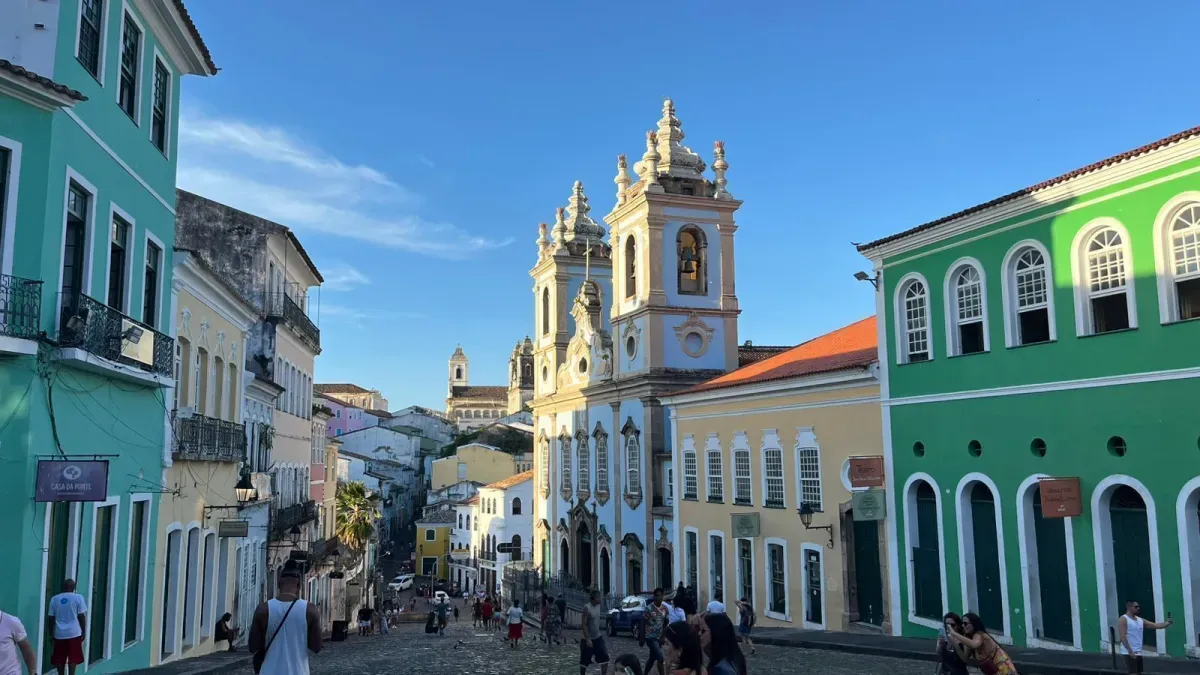Homem é preso após cobrar R$ 380 por estacionamento irregular para turistas