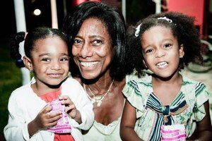 Filha de Glória Maria expõe saudades da jornalista no Dia das Mães: “Eu te amo eternamente”