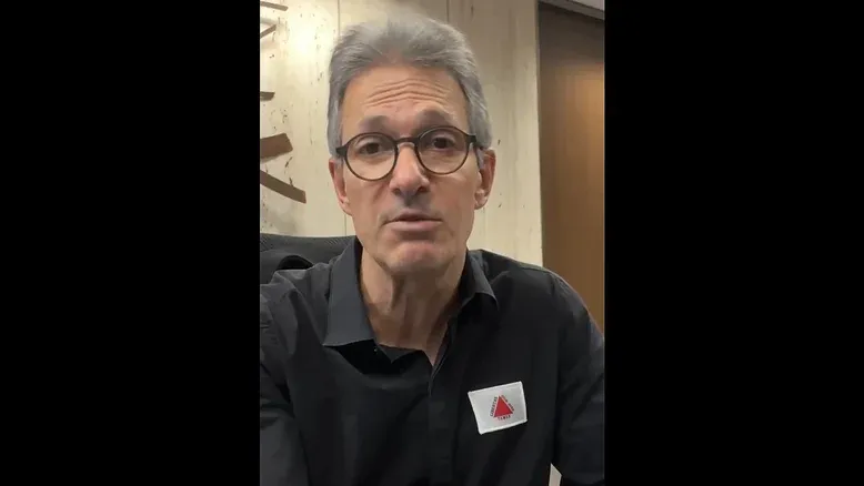 Zema muda tom sobre tarifas de Trump: ‘Ataque a quem trabalha e produz’