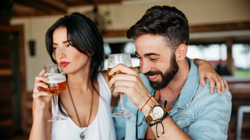 Por que mulheres ficam embriagadas mais rapidamente que homens?