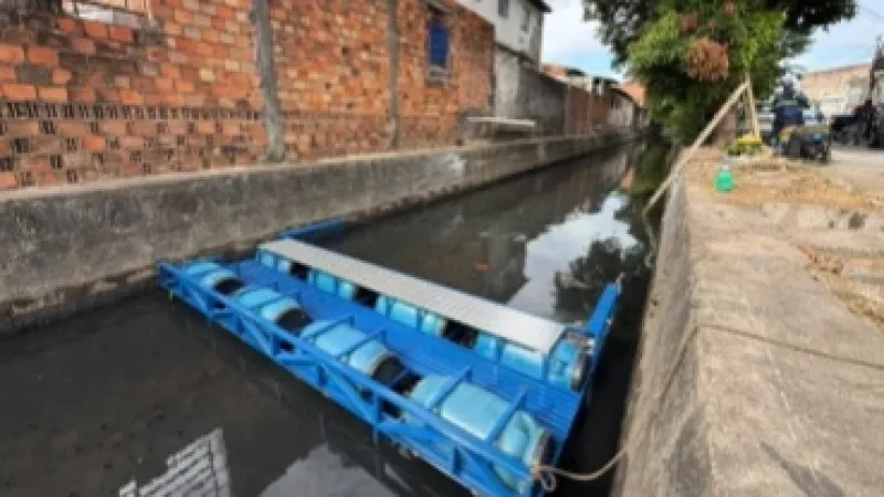 Prefeitura de Maceió instala Ecobarreiras em canais da capital